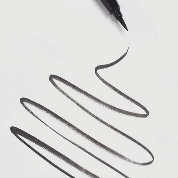 Revolution Beauty X The Grinch Resting Grinch Face Liquid Eyeliner - Picture 4 of 7